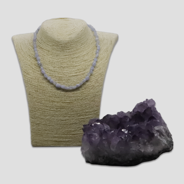 Collana in calcedonio